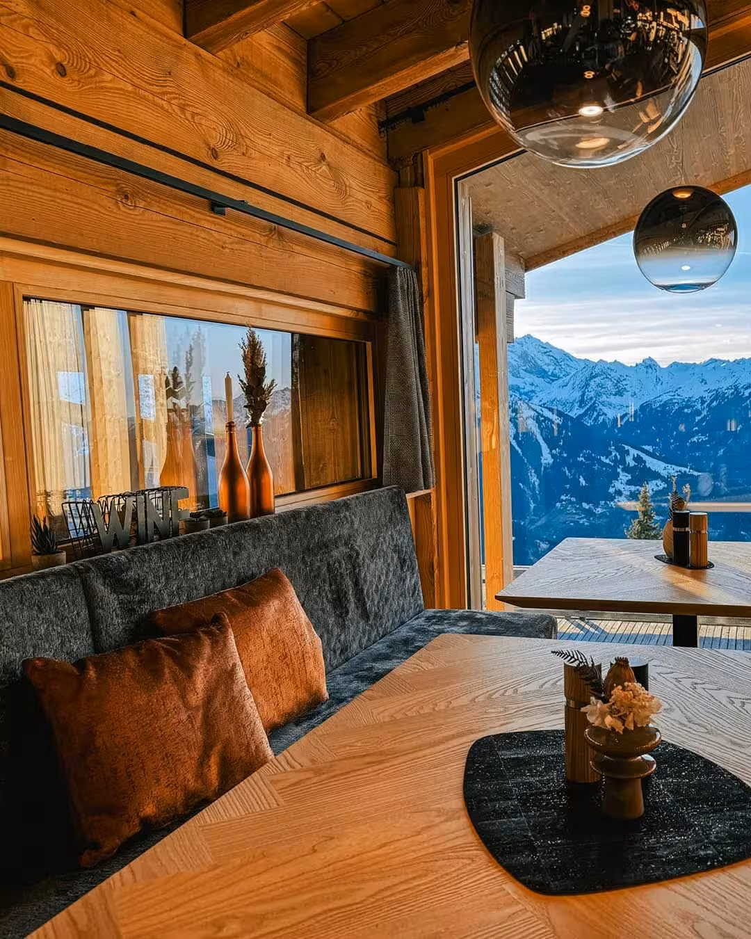 Luxury lounge
